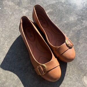 New without tags
Never worn 🫣 - proof I have too many shoes